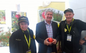 Damien O'Connor MP and opposition Primary Industries spokesman supporting Fashion foods at NZ National Farm field days